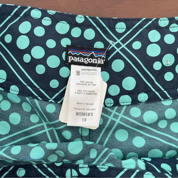 Patagonia women’s board shorts - Picture 3 of 4